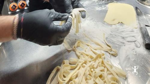 Couples cooking class with a professional chef in Pompeii, Campania.