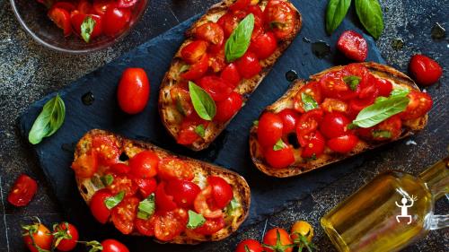 Hands-on experience for preparing a light lunch, located in the center of Pompeii, Campania.