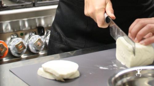 Group experience in a kitchen in the heart of Pompeii, learning to select and prepare traditional dishes of Campania.