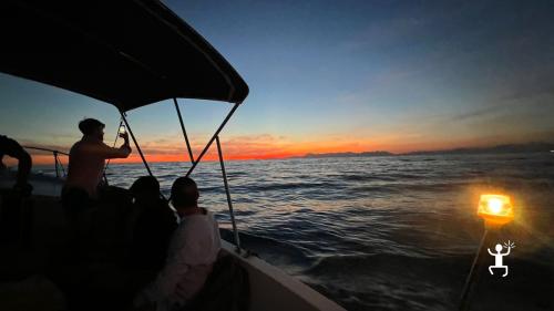 Junggesellen- und Junggesellinnenabschiede in Kampanien mit Bootsausflügen und Aperitifs 