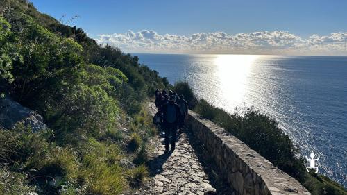 group trekking for bachelor and bachelorette parties between the Amalfi and Sorrento coasts in Campania