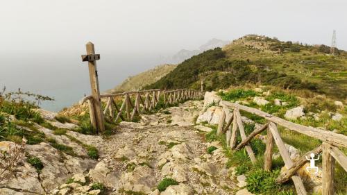 gift card for nature trails in Campania with environmental hiking guide