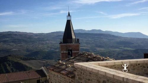 Panorama del borgo di Cairano in Campania