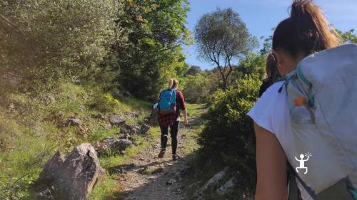 Persone che fanno trekking in Cilento nella regione Campania