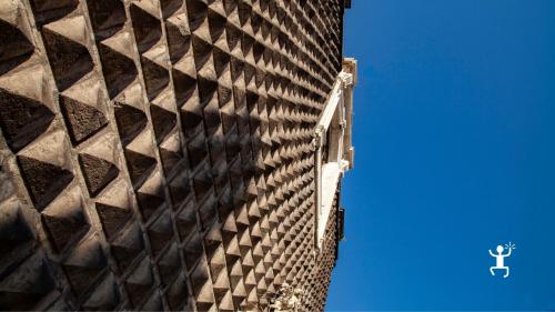 visita guidata centro storico di napoli alla chiesa del Gesù Nuovo con leggenda della facciata