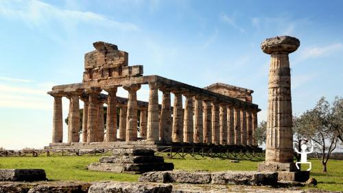 Experience with archaeologist in Campania in Paestum park