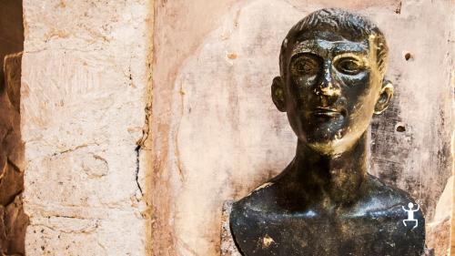 Archaeologist for a day at the Herculaneum Archaeological Park for a couple's experience in Campania