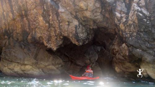 Experience kayaking tour with waterfalls in Campania