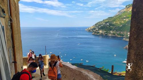 tour guide for views and routes on the Amalfi Coast in Campania