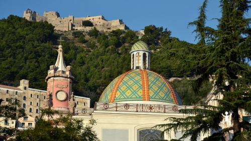 Church view of Salerno with guided tour for family experience in Campania region