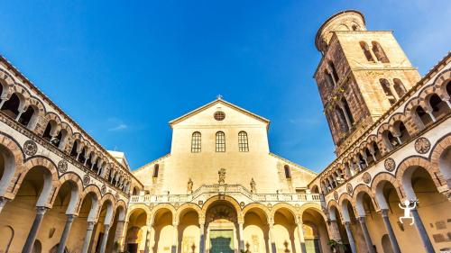 Guided tour of Salerno with Campania Region licensed guide for team building experience