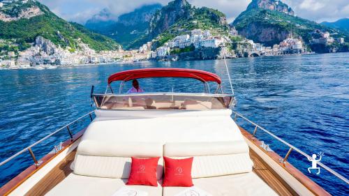 <p><p>Boat tour of Capri departing from the Amalfi Coast in Campania</p></p>