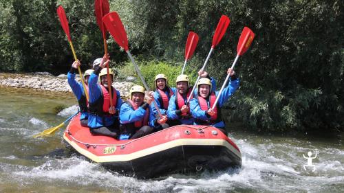 Rafting divertente e adatto a tutti in Campania con esperienza nella natura del Parco Nazionale del CIlento, Vallo di Diano e Alburni