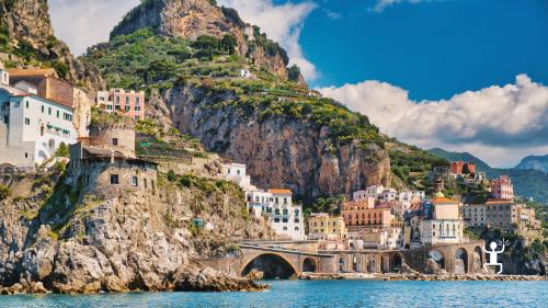 Full-day boat tour with stops for swimming in Amalfi and Positano in Campania