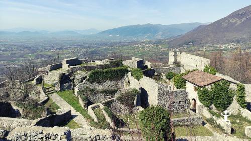 Tasting of craft beers in a brewery in Matese area and visit with archaeologist to the Norman Castle of Gioia Sannitica