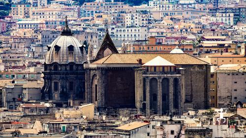 Itinerario di gruppo con guida per visitare la città di Napoli a piedi, in Campania 