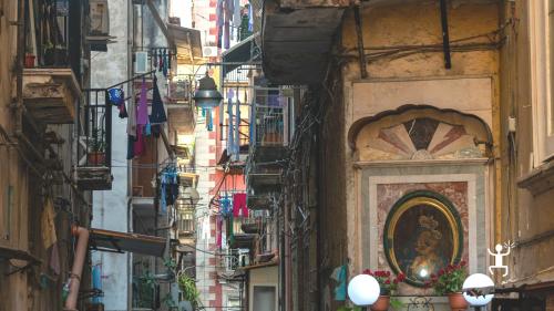 Itinerario nel centro storico di Napoli per visitare il duomo di Napoli e la cappella di San Gennaro