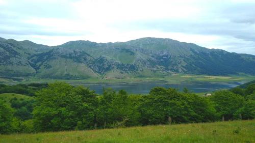 easy hiking activity in nature, that is suitable for everyone to do on weekends in campania