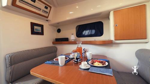 Boat interior with pair of facing couches and table during the experience in Campania