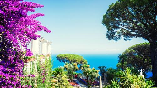 <p><p>Ravello, a town famous on the Amalfi Coast for its colours</p></p>