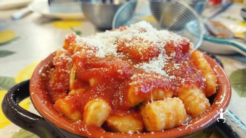 <p><p>gastronomic experience for the preparation of gnocchi alla sorrentina, typical of Campania</p></p>