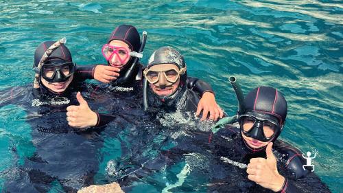 <p><p>Water sports and snorkelling experiences in Campania, at Baia di Ieranto on the Amalfi Coast</p></p>