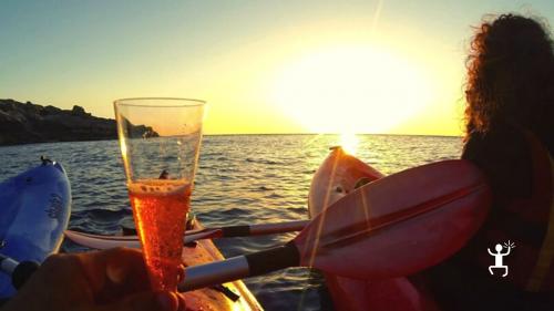 Guided kayak experience to explore the surroundings of Sorrento and watch a sunset in the Campania region of Italy