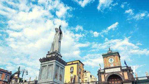 Esperienza nel centro di napoli con visite ai posti più belli e gioco interattivo per coppie, gruppi ed eventi aziendali team building in Campania