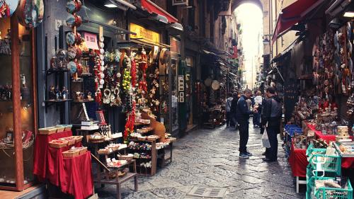 Esperienza di coppia nel centro storico di Napoli 