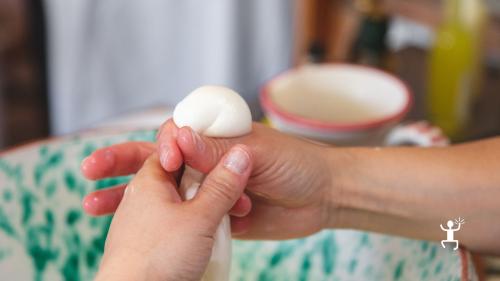 Tasting of artisanal mozzarella bites and extra virgin olive oil with experience in Campania for couples