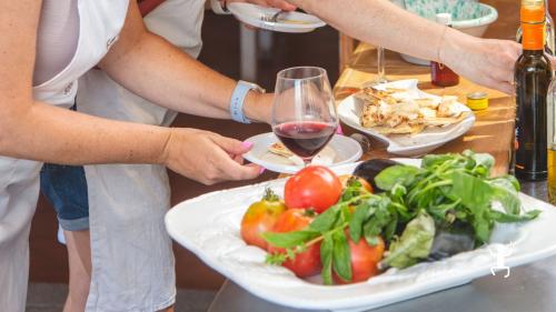 Tasting local products in Sorrento for a group or couple experience in Campania