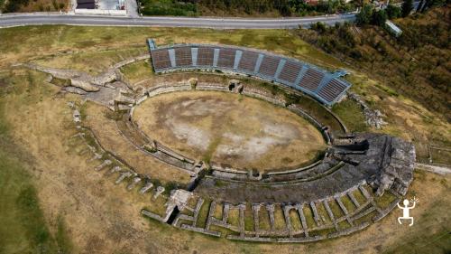 Guided tour of the amphitheatre of Avella in Irpinia for families