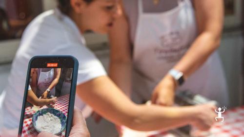 Cooking class per attività di team building in Campania con lezione di cucina pranzo e degustazione prodotti a km 0