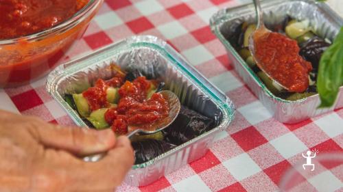 Ricetta originale della tradizione napoletana per parmigiana di melanzane e pasta fresca ripiena con esperienza di cucina in Campania