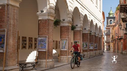 Electric bike tour in Sant'agata dei goti in the province of Benevento in Campania for groups and families