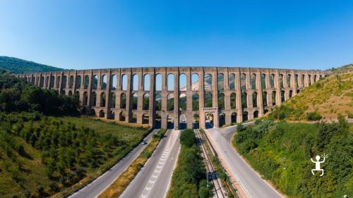 Visit to the Acquedotto Carolino at the Reggia di Caserta with a bike tour experience in Campania