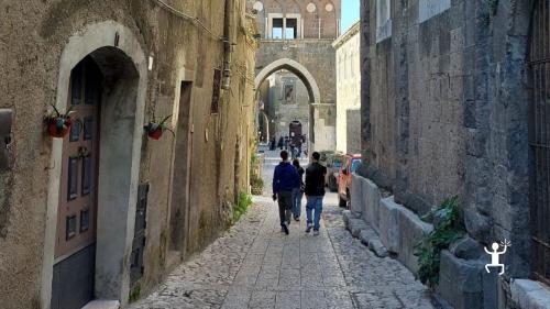 Guided tour of Casertavecchia with e-bike rental in Caserta, Campania