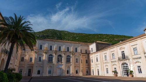 Experience Campania with an e-bike tour and guided tour of the silk museum in the village of San Leucio