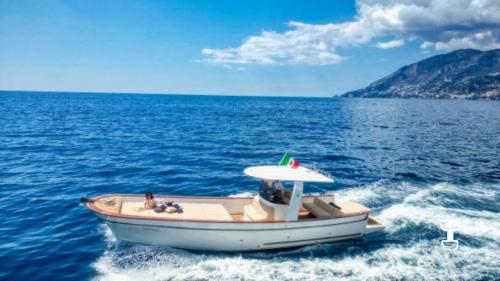 Boat tours on the Amalfi Coast to experience Campania