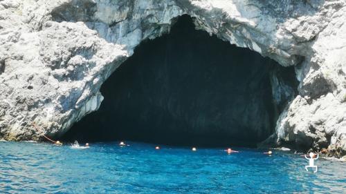 Experience Campania for groups with a Sorrentine gozzo tour and stop in Positano