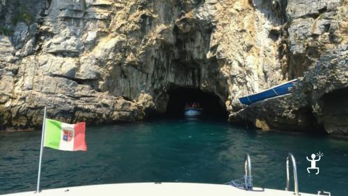 Gift card da regalare in Campania con giro in gozzo sorrentino e visita a Grotta Pandora e Positano