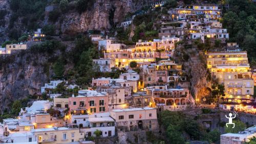 Erleben Sie Kampanien mit einer kleinen Kreuzfahrt und einem Aperitif an Bord von Amalfi nach Positano