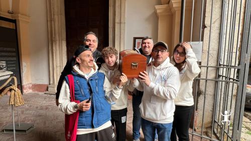 Group activity for corporate team building in Campania, Italy in Sant'agata de goti in the province of Benevento with treasure hunt and convivial lunch